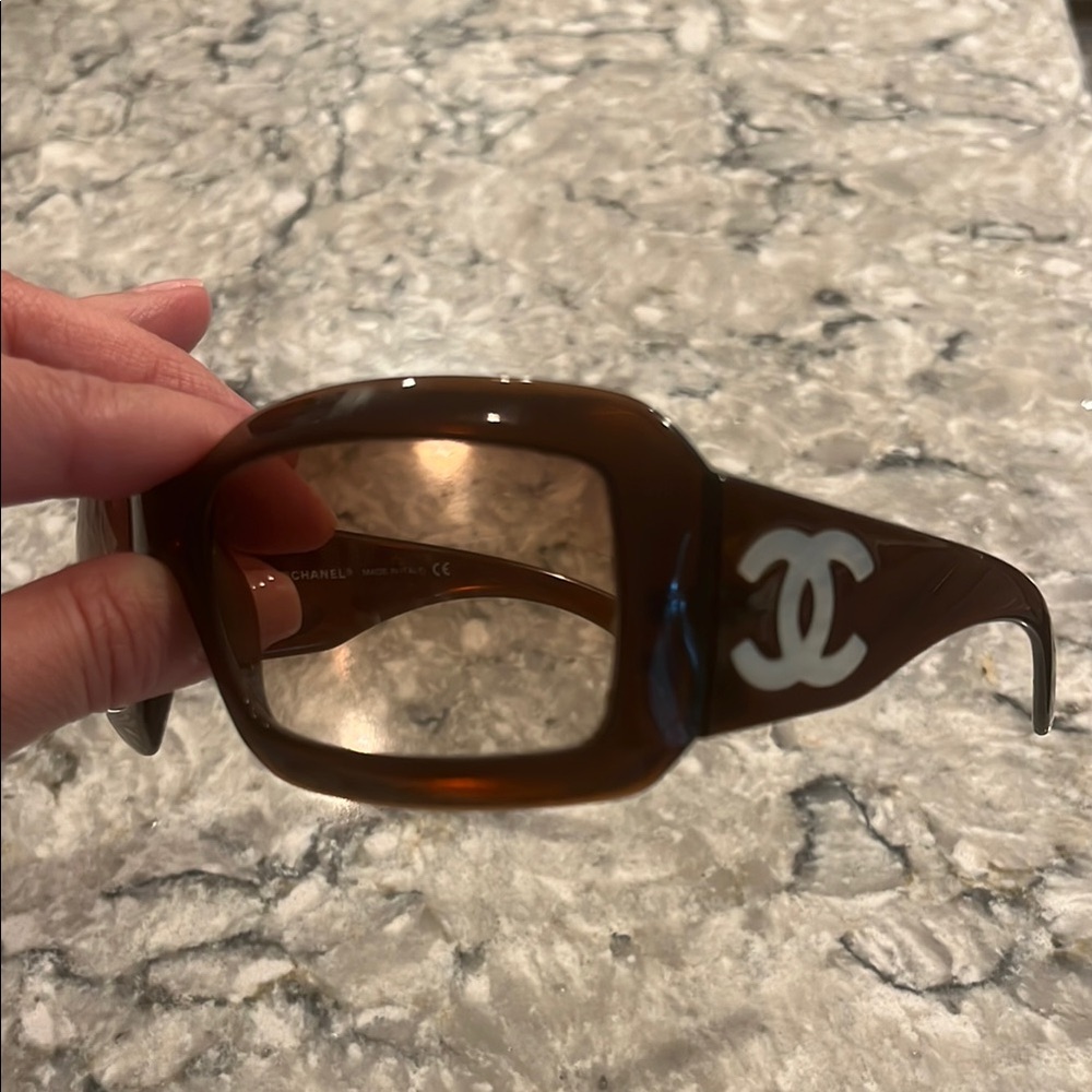 CHANEL  Brown Sunglasses with mother pearl.
